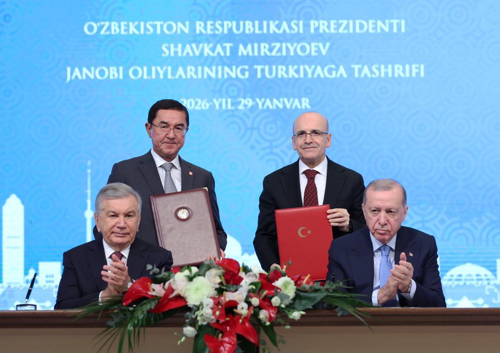 Cumhurbaşkanı Erdoğan, Özbekistan Cumhurbaşkanı Mirziyoyev'i resmi törenle karşıladı.
