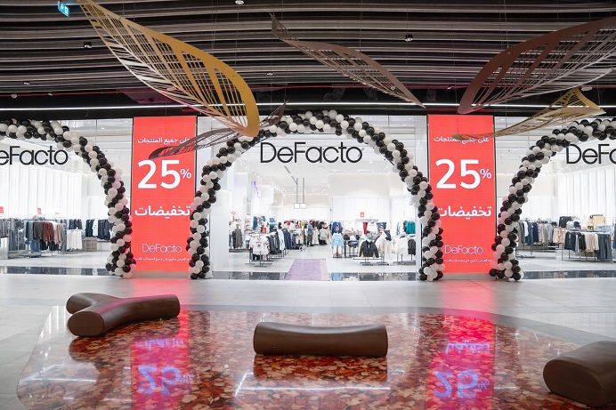 DeFacto, Suudi Arabistan’daki ilk mağazasını Cidde’de açtı.