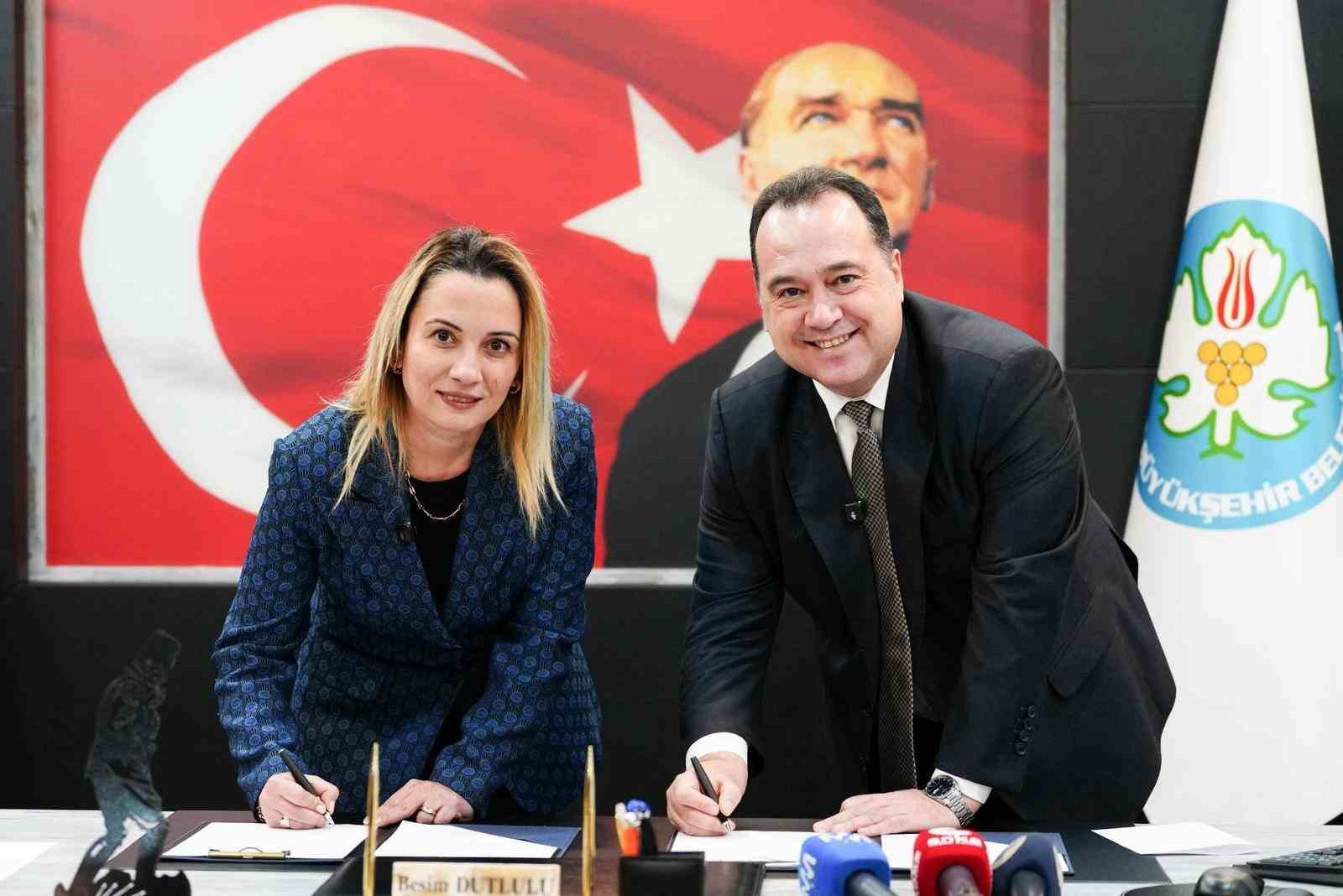 Manisa’da emeklilerin ilaç katkı paylarını belediye karşılayacak
