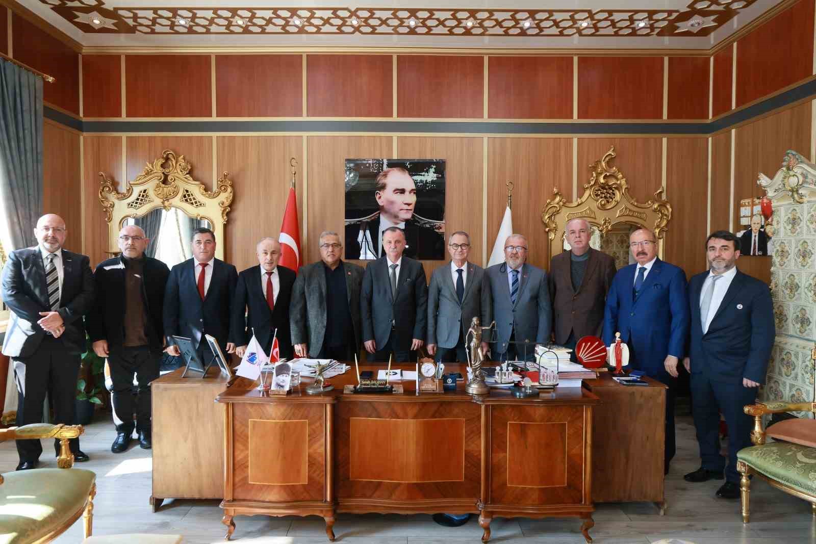 Yunusemre’de dışarıdan gelen stantlara kapılar kapandı
