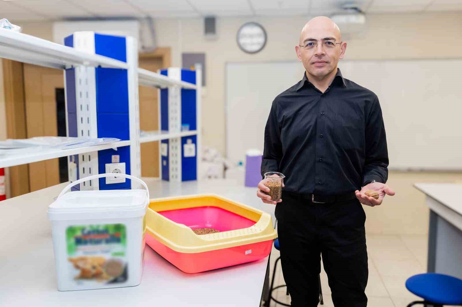 Ceviz kabuğundan kedi kumu üretti
