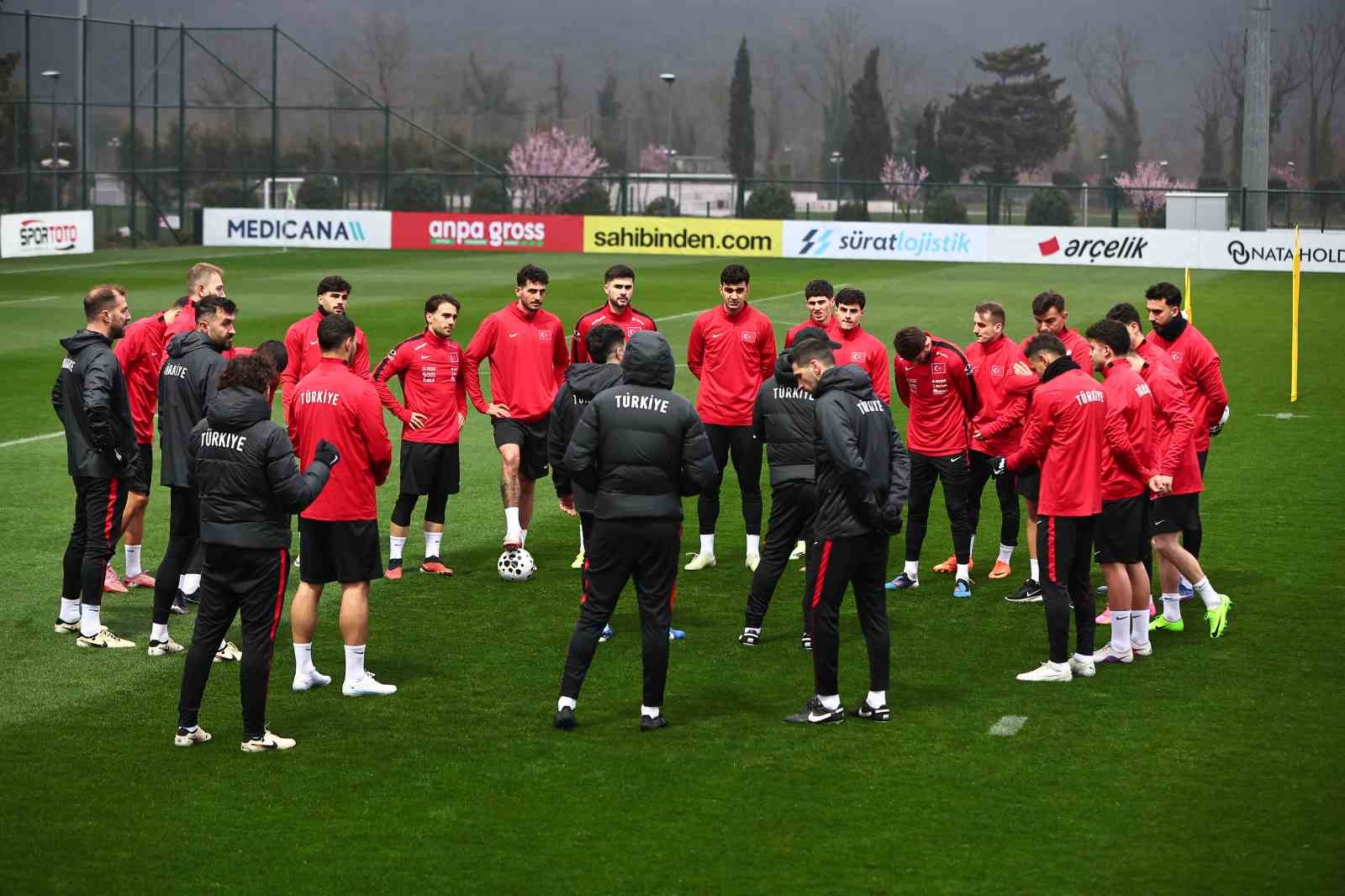 A Milli Futbol Takımı, Romanya maçı hazırlıklarını sürdürdü
