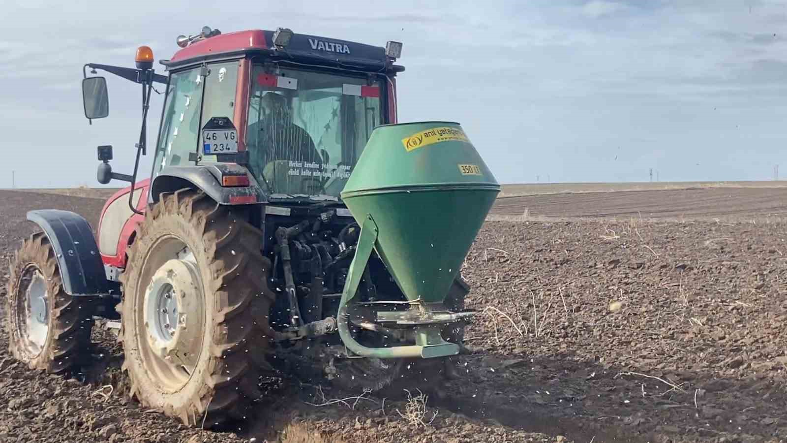 Adilcevaz’da arpa ekimine başlandı
