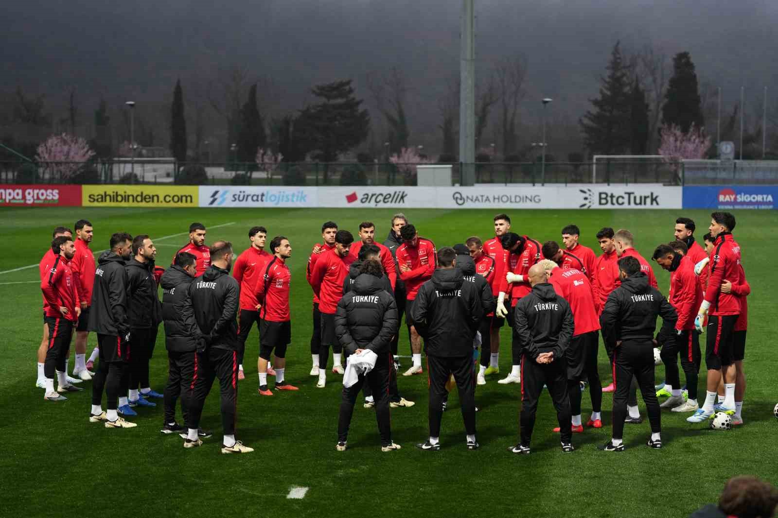 A Milli Futbol Takımı, Romanya maçı hazırlıklarını sürdürdü
