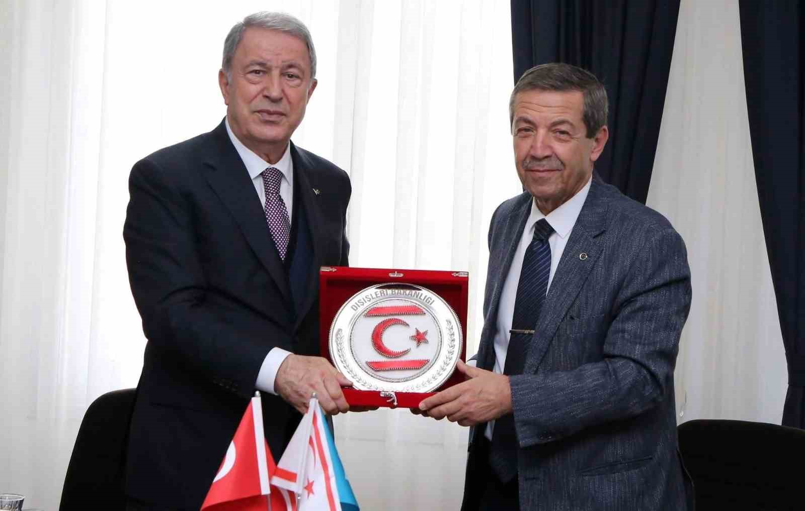 KKTC Dışişleri Bakanı Ertuğruloğlu, TBMM Milli Savunma Komisyonu Başkanı Akar ile görüştü
