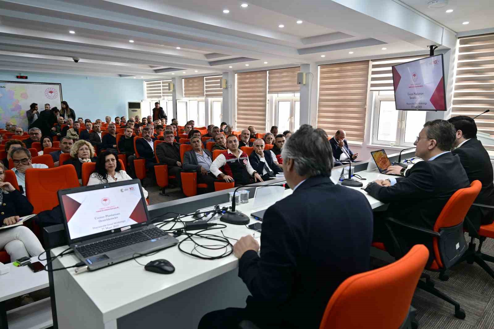 Hayvancılık sektör değerlendirme toplantısı İzmir’de gerçekleştirildi.
