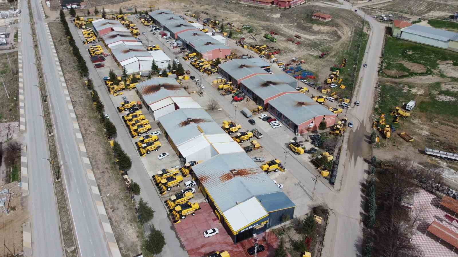 Bozkırın sarı devleri hasat için bakıma alındı
