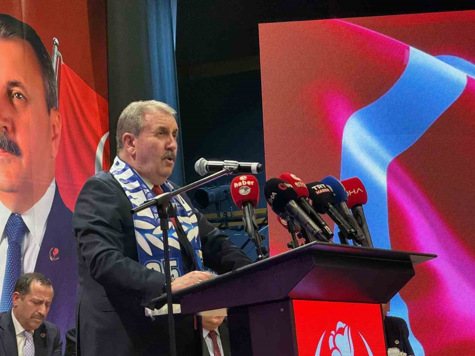 BBP Genel Başkanı Destici, Erzurum kongresinde konuştu:
