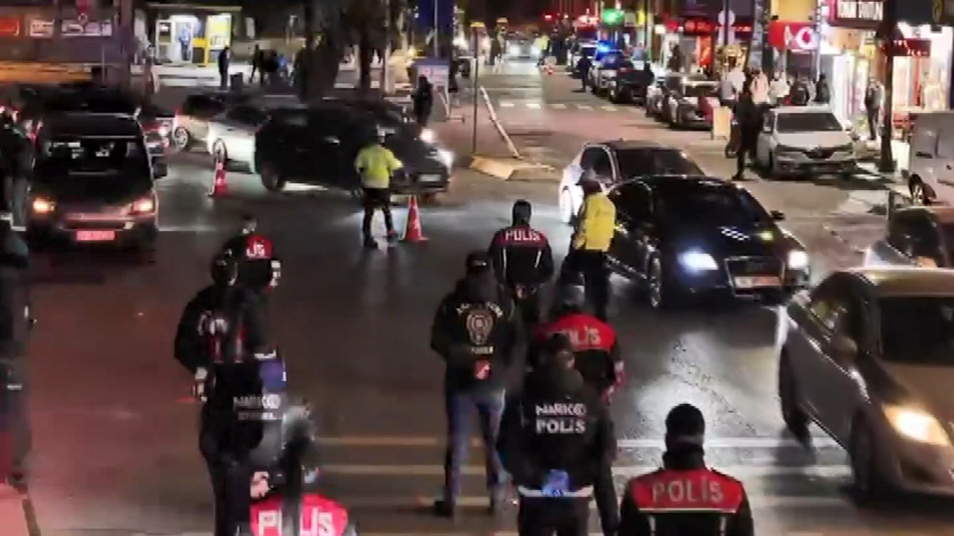 İstanbul - Avcılar'da huzur uygulaması; 25 sürücüye 646 bin lira ceza