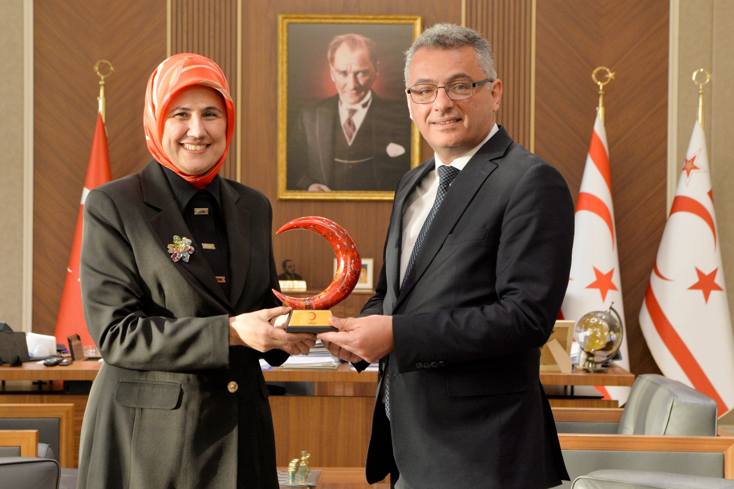 KKTC Cumhurbaşkanı Erhürman, Kızılay Genel Başkanı Fatma Meriç'i kabul etti