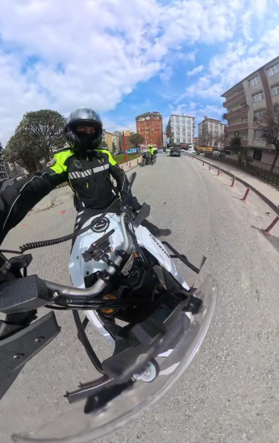 İstanbul - Bahçelievler'de yaralanan bebeği hastaye motosikletli zabıta yetiştirdi