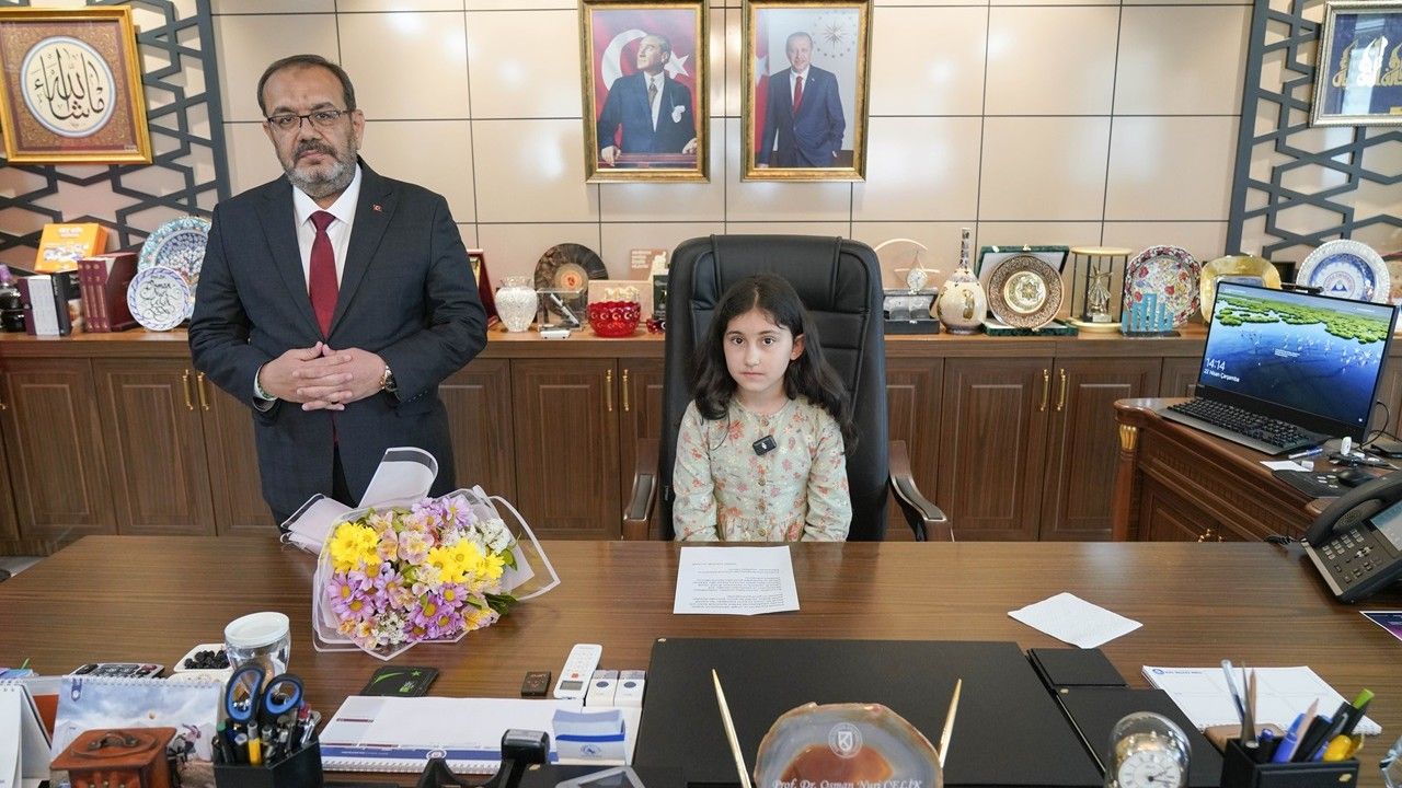 KTÜN’de 23 Nisan Coşkusu: Rektörlük Koltuğu Minik Sahibini Ağırladı.