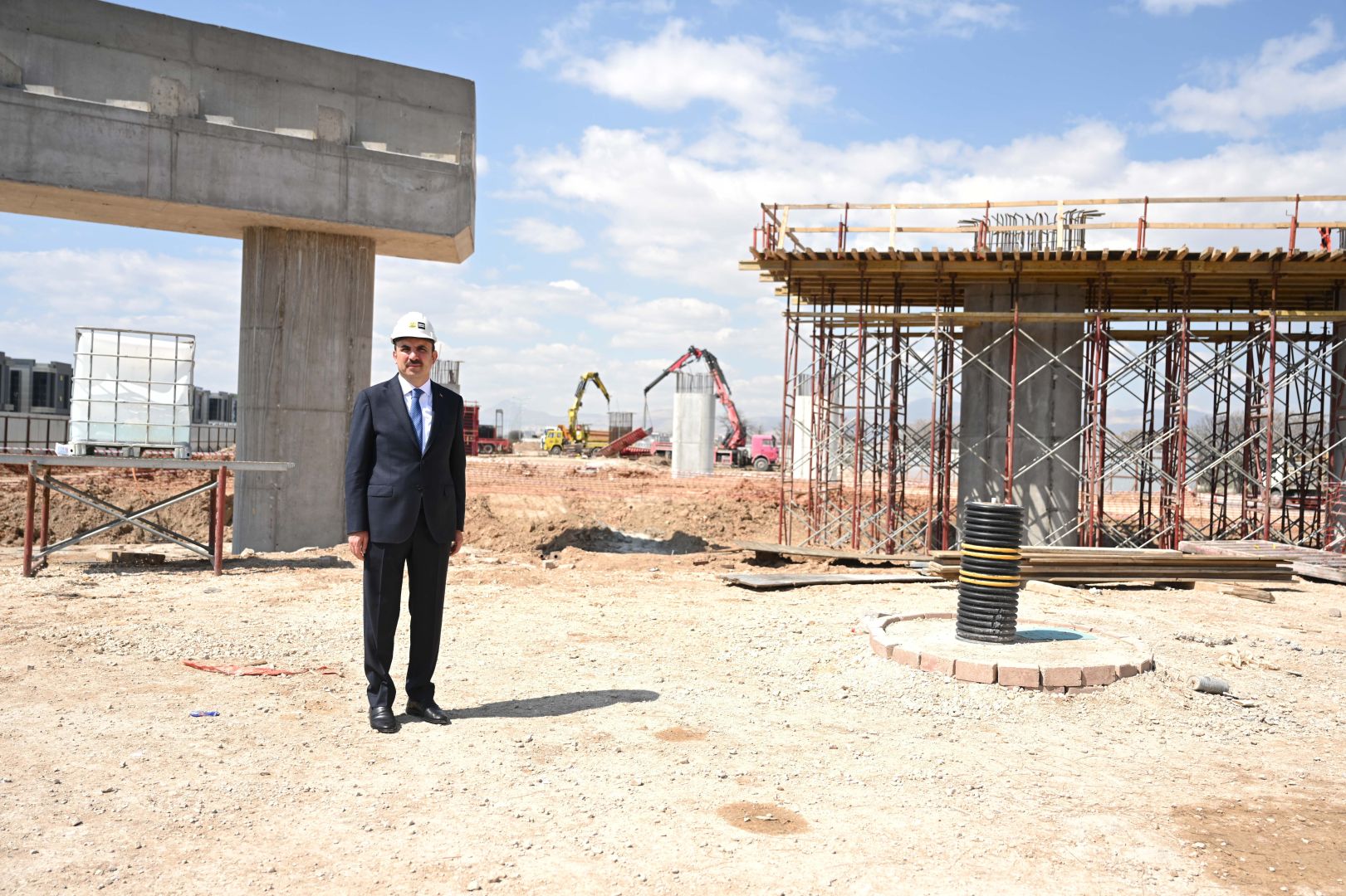 BAŞKAN ALTAY İNŞASI SÜREN TÜMOSAN KAVŞAĞI’NDA İNCELEMELERDE BULUNDU.