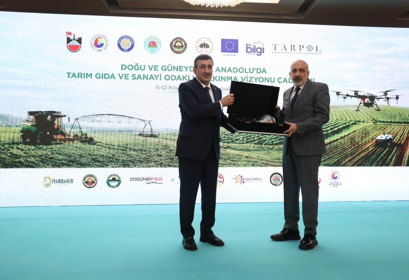 Diyarbakır’da Doğu ve Güneydoğu Anadolu’da Tarım Gıda ve Sanayi Odaklı Kalkınma Vizyonu Çalıştayı düzenlendi
