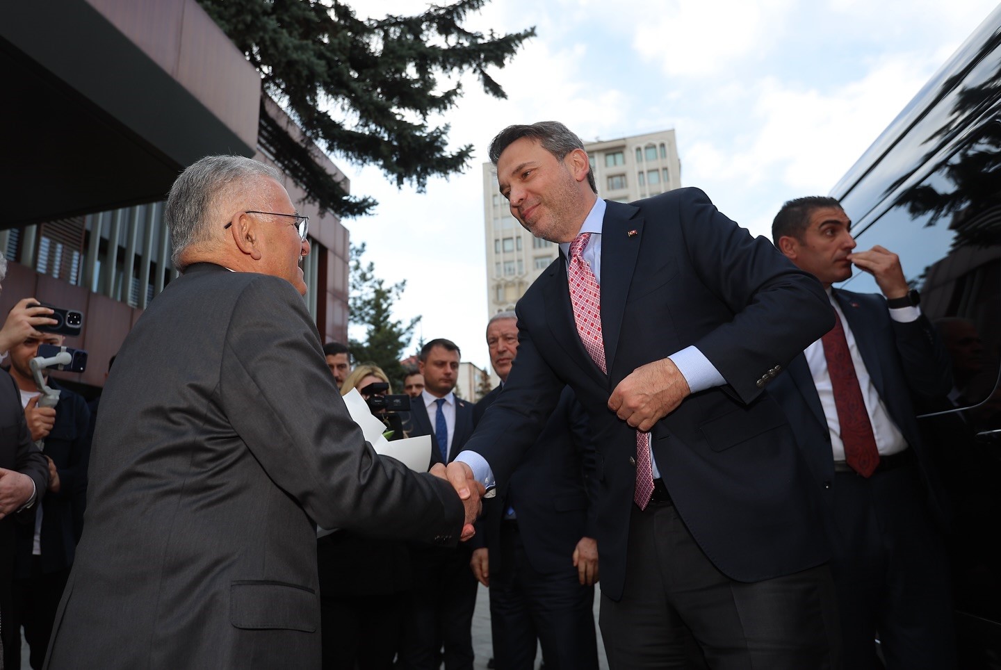 Bakan Bayraktar: "Kayseri, Türkiye’nin gözbebeği"
