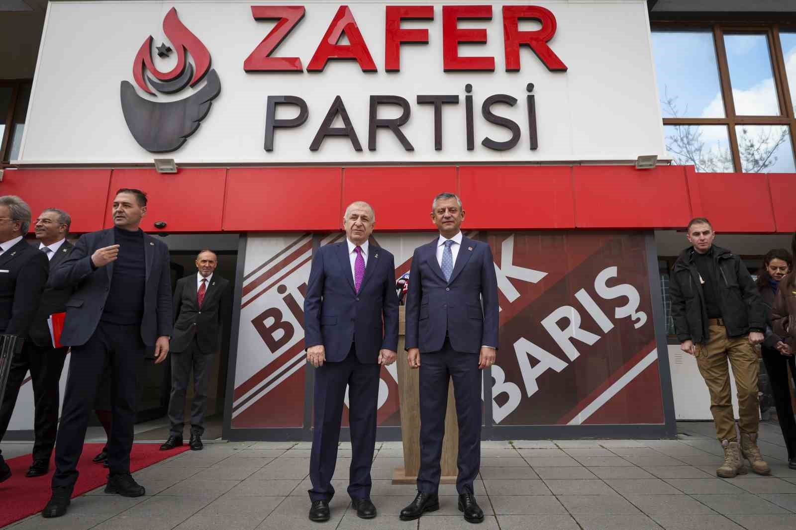 CHP Genel Başkanı Özel’den Zafer Partisi Genel Başkanı Özdağ’a ziyaret
