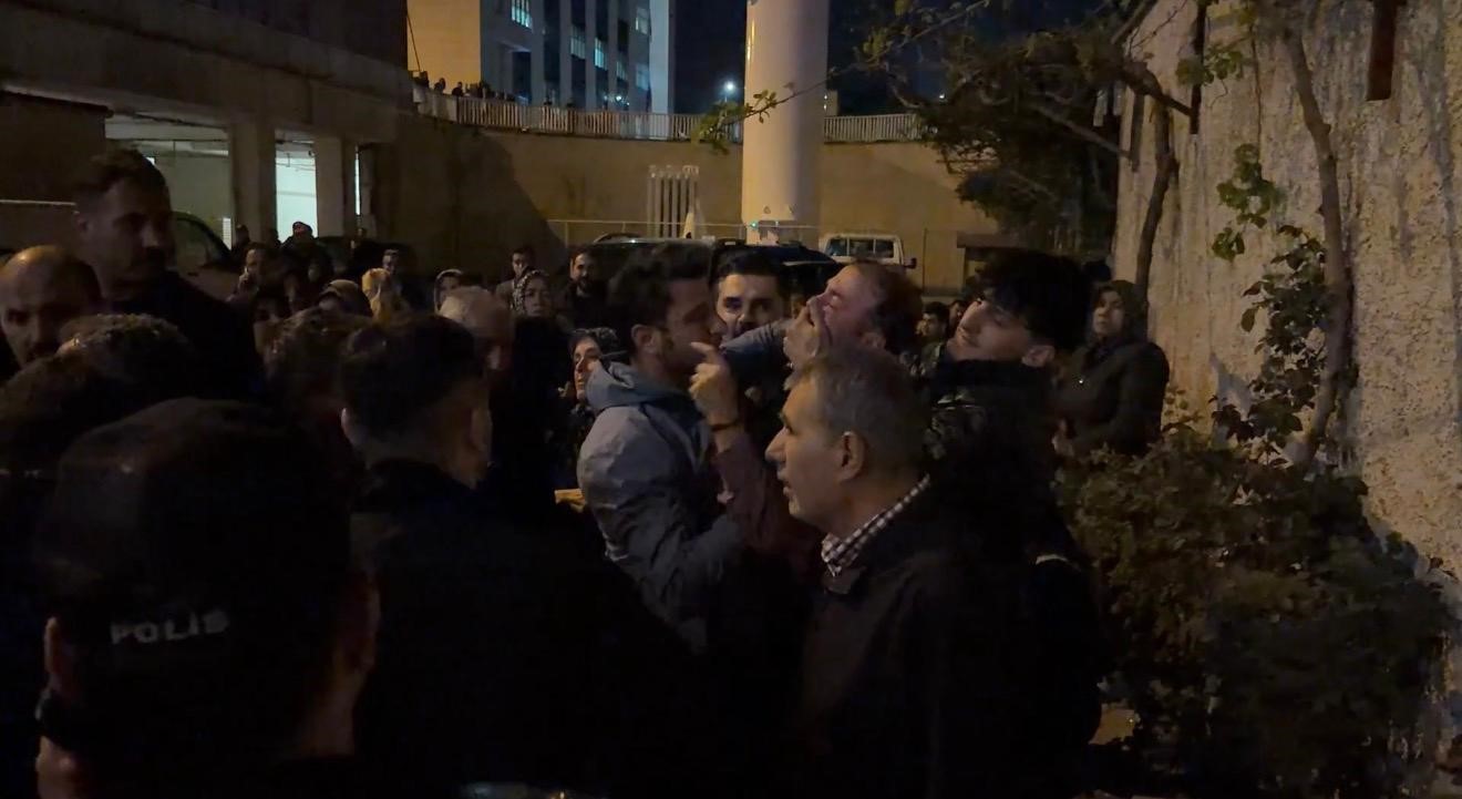 Ölenlerin yakınlarından Vali Ünlüer’e tepki
