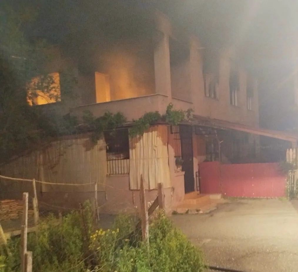 Dörtyol’da müstakil evden alevler yükseldi
