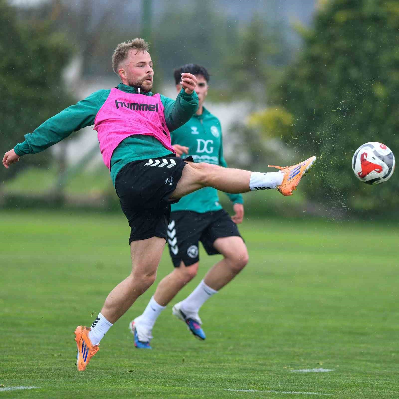Konyaspor, Fenerbahçe maçı hazırlıklarına başladı
