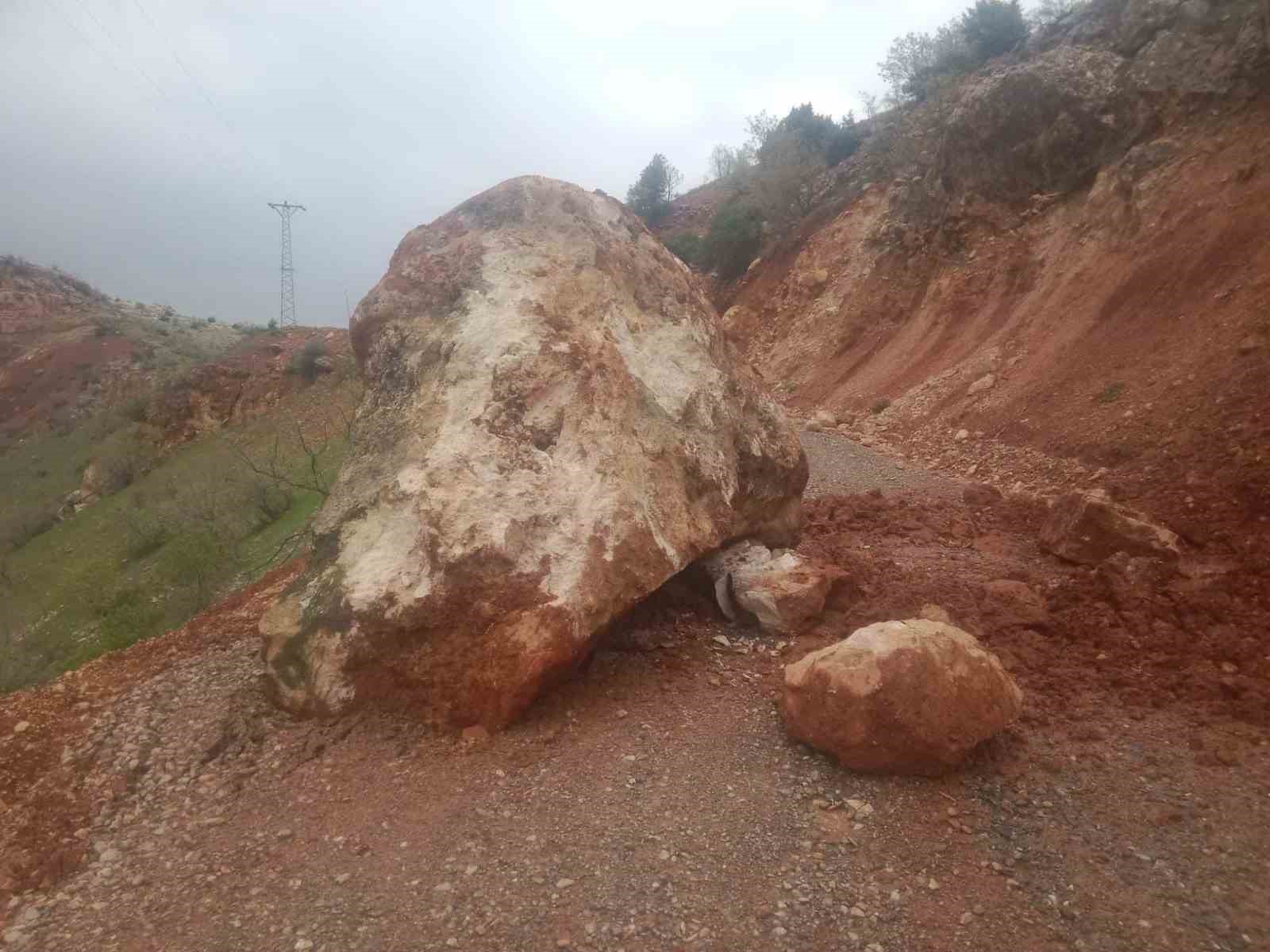 Siirt’te sel ve heyelanlar nedeniyle kapalı olan 70 köy yolu ulaşıma açıldı
