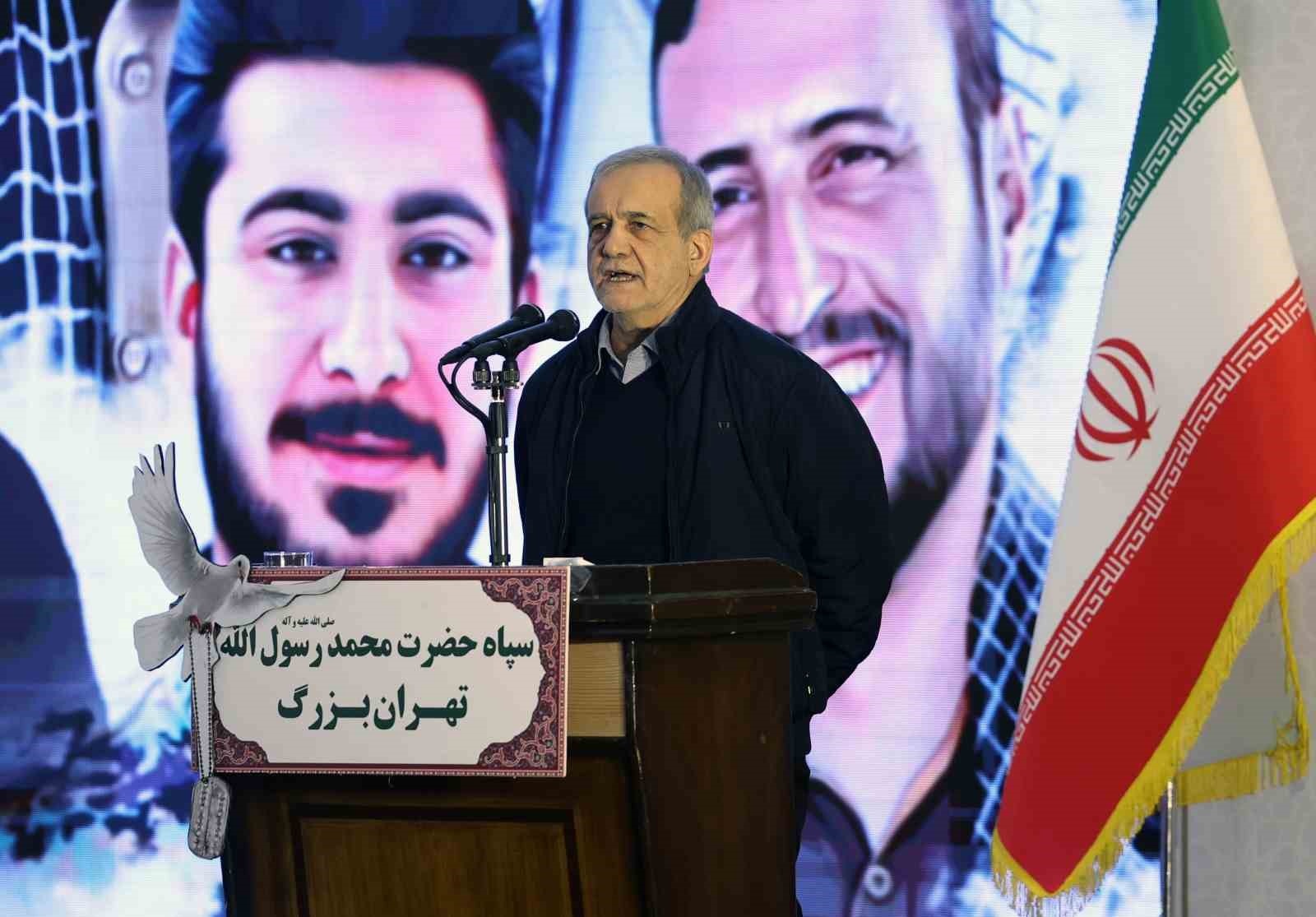 İran Cumhurbaşkanı Pezeşkiyan: "Deniz ablukasındaki kışkırtıcı ve yasadışı eylemler, ateşkes mutabakatının açık bir ihlali ve BM Şartı’na aykırıdır"
