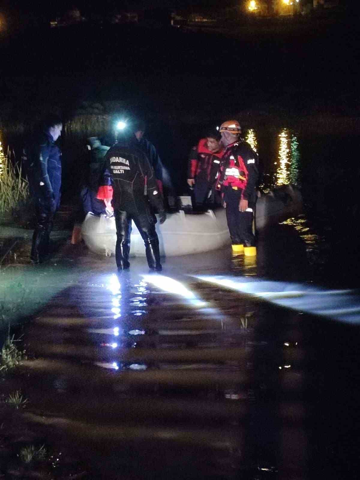 Diyarbakır’da selde mahsur kalan çobanı AFAD ve JAK ekipleri kurtardı
