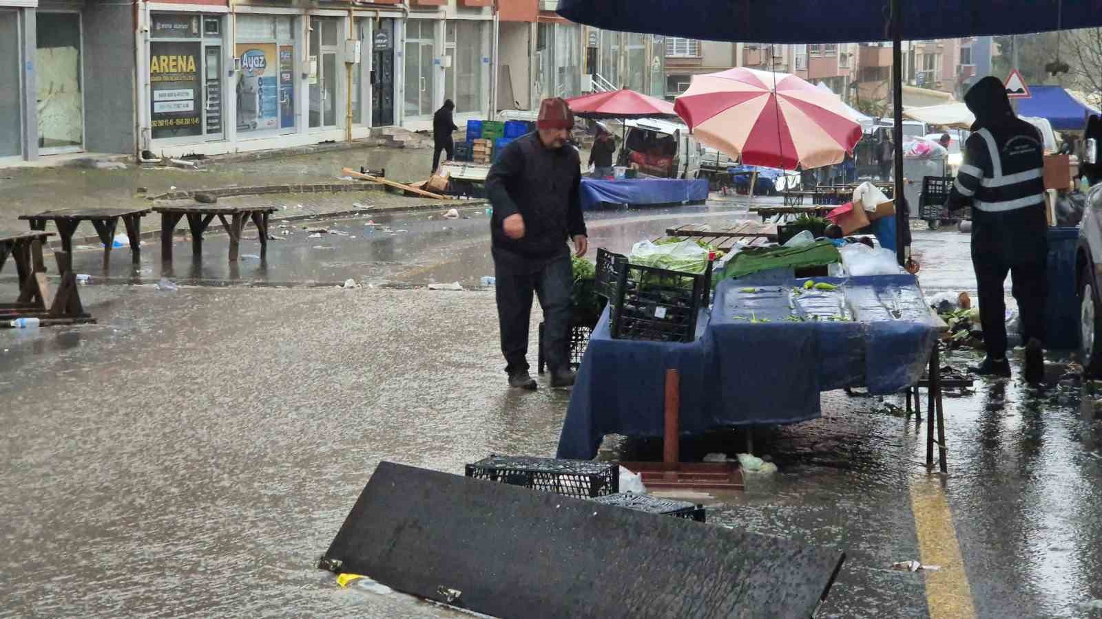Tekirdağ’da sağanak yağış etkili oldu

