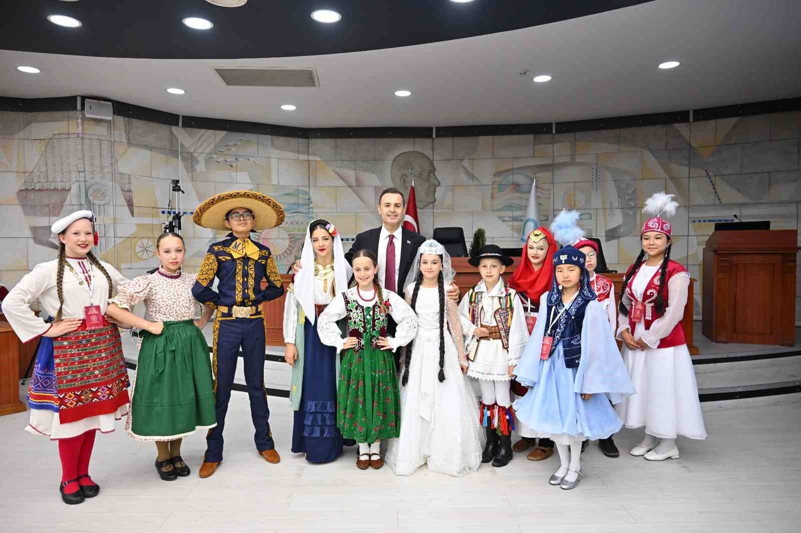 Başkan Akın, dünya çocuklarını ağırladı
