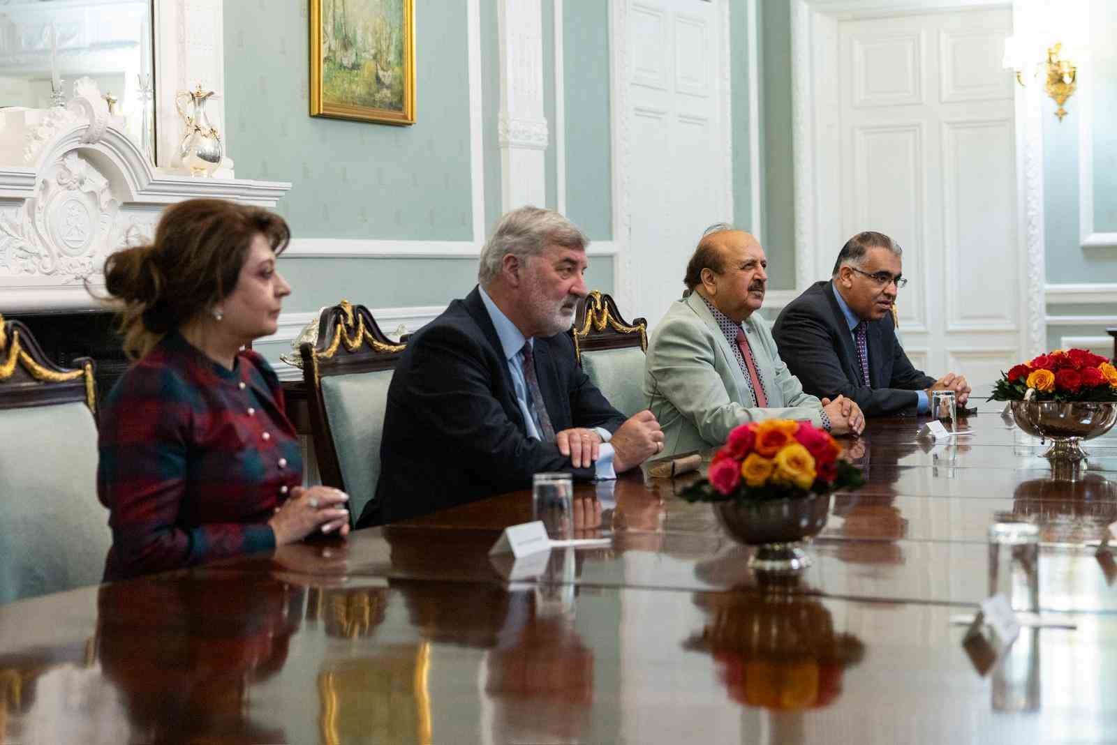 Dışişleri Bakanı Fidan, İngiliz parlamentosu üyeleriyle bir araya geldi
