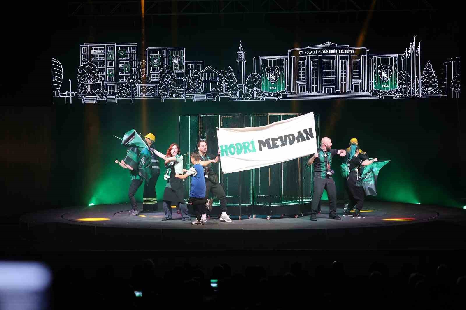 Kocaelispor’un 60. yılında "Efsane Forma" tiyatro oyunu sahnelendi
