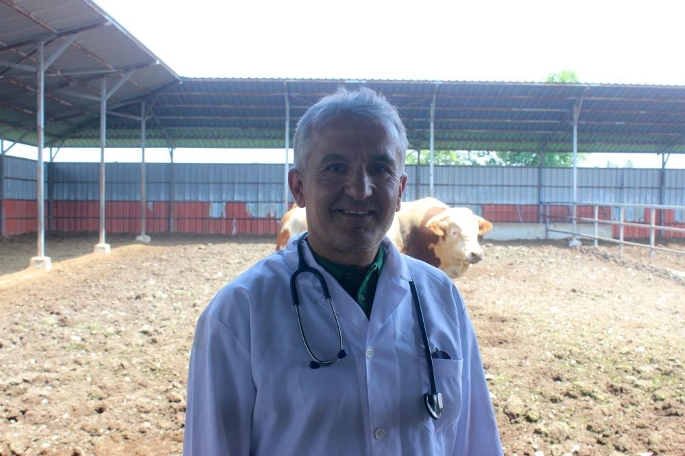 Karanfil "Veteriner hekim çiftlikten sofraya sağlığın adıdır"
