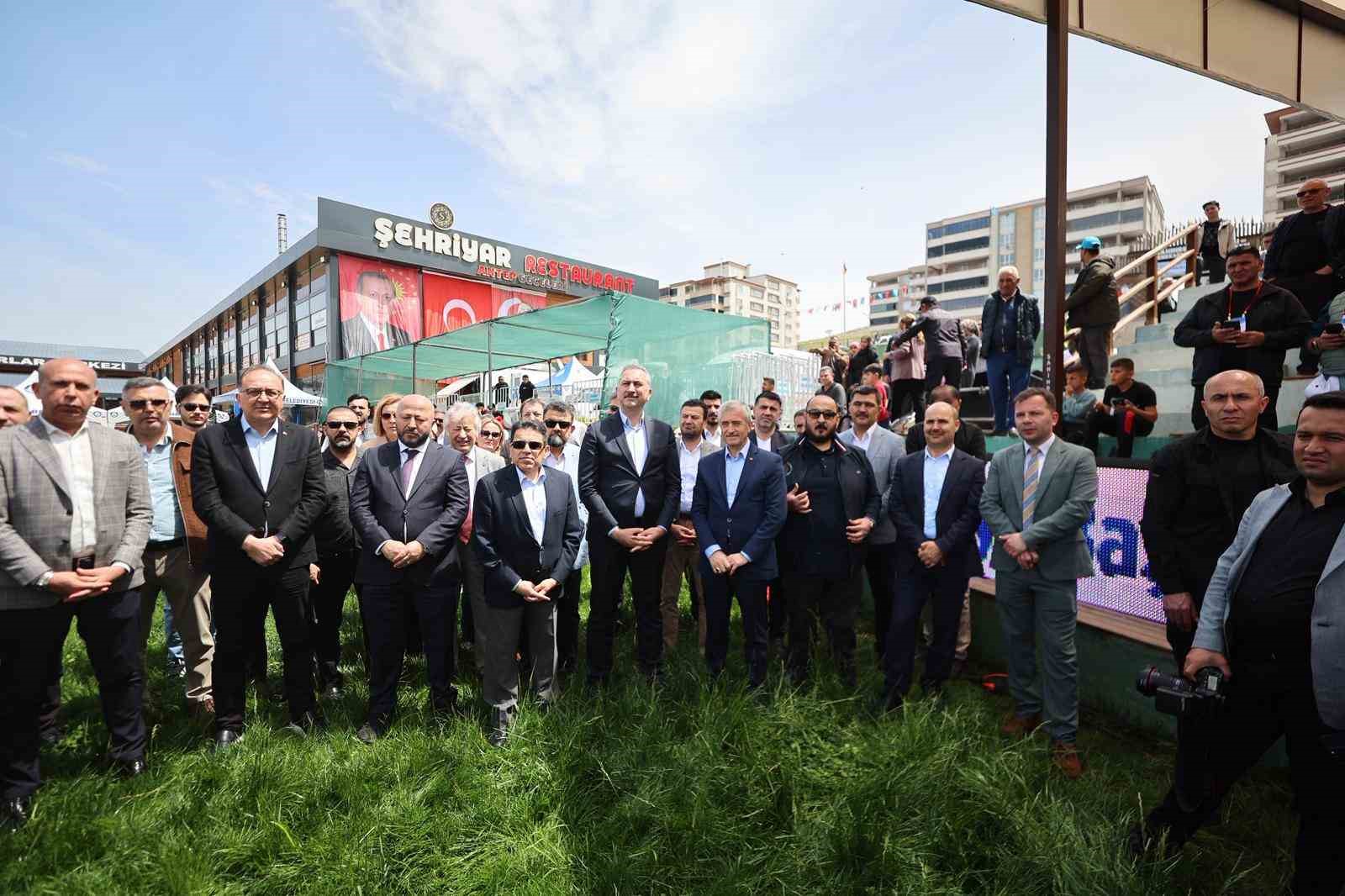 Geleneksel Yağlı Güreş Ligi, Gaziantep’te coşkuyla başladı
