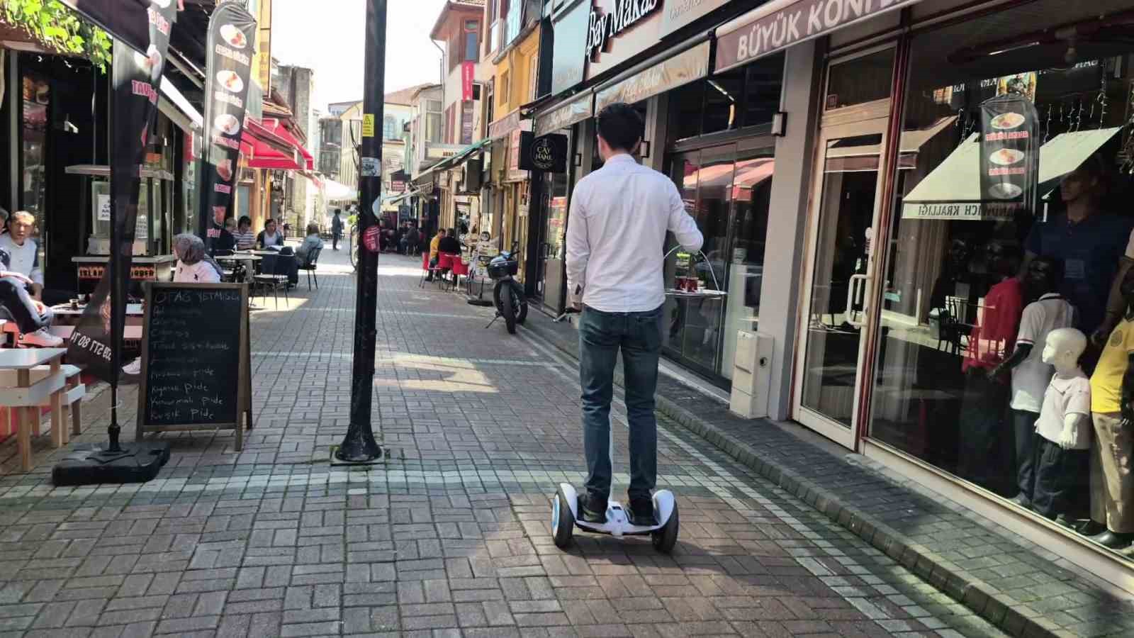 Çay dağıtımına yetişemeyince ’cincır’ ile servise başladı
