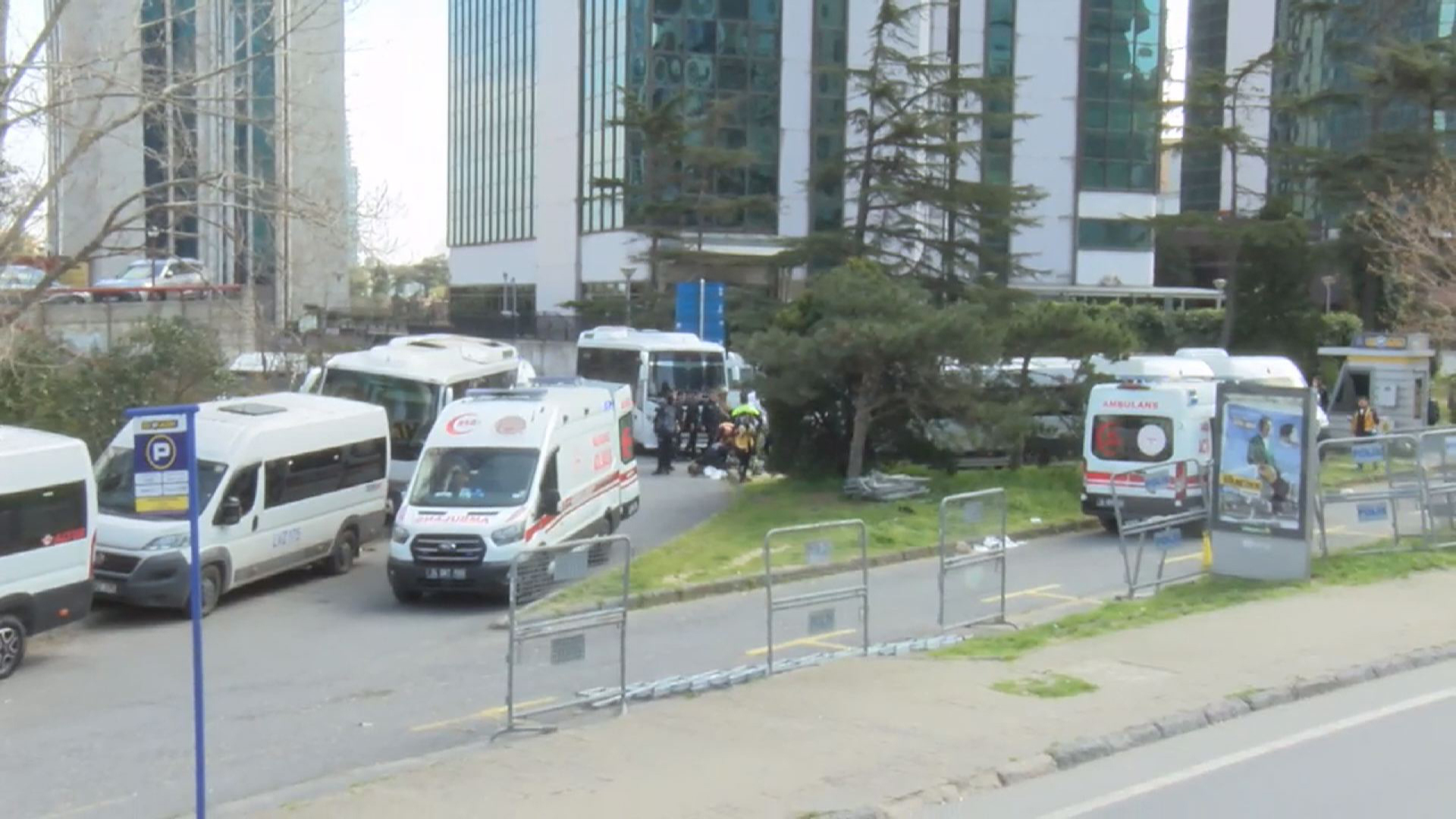 İsrail Konsolosluğu'nun da bulunduğu binanın önünde çatışma; 3 şüpheli etkisiz hale getirildi -6 / Vali Gül açıklama