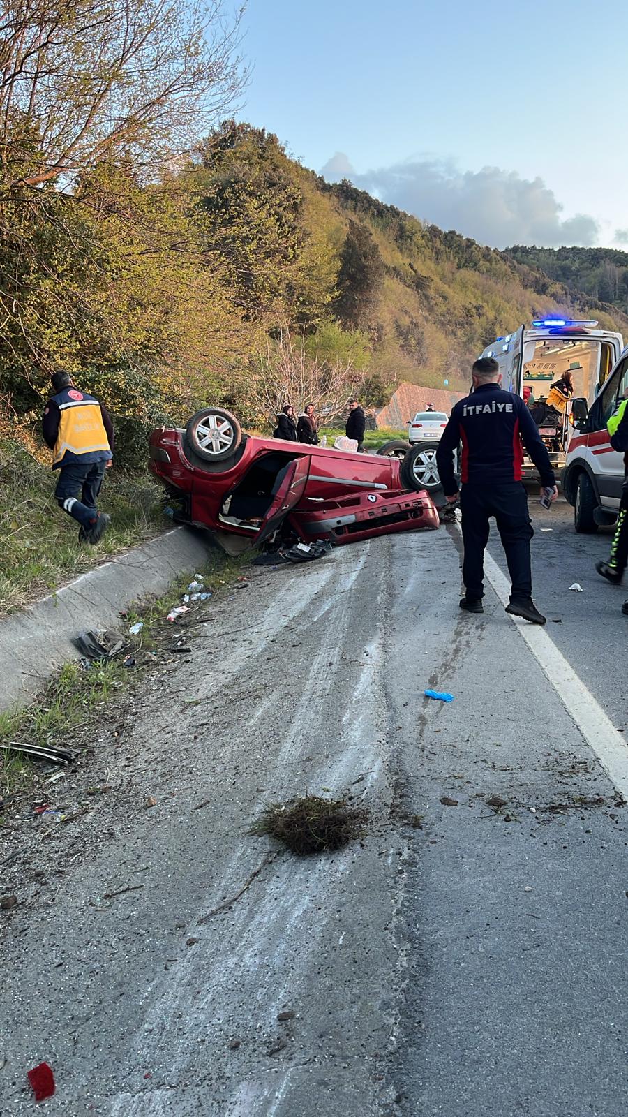 Ormancıları taşıyan otomobil takla attı: 3 yaralı