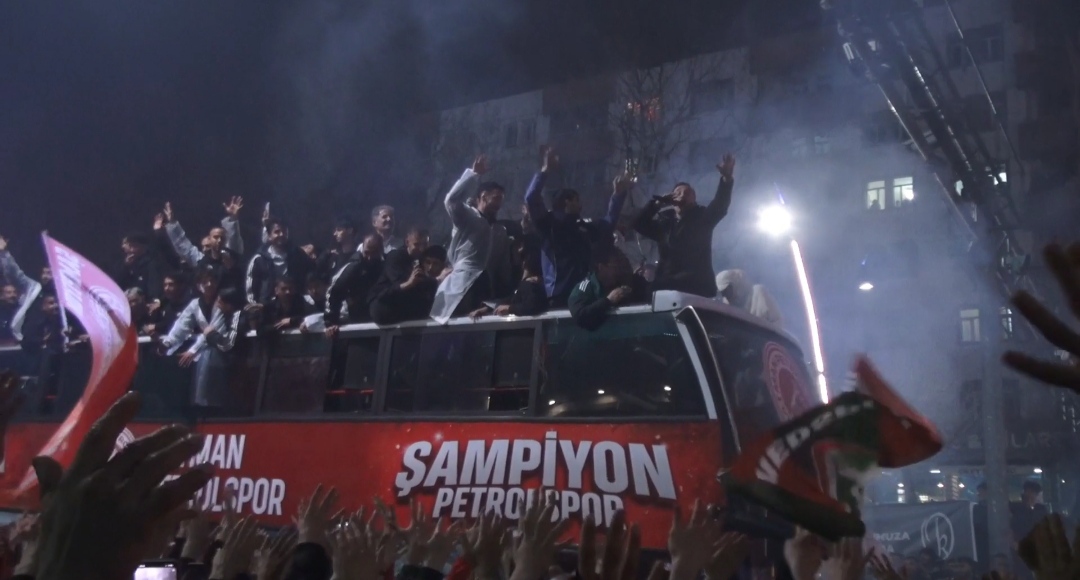 1’inci Lig’e yükselen Batman Petrolspor’a coşkulu karşılama