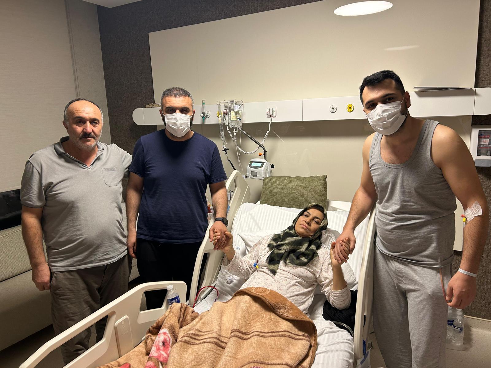  Oğlundan alınan böbrekle yaşama tutundu: Annem bana can verdi ben ona hayat / Ek fotoğrafla 