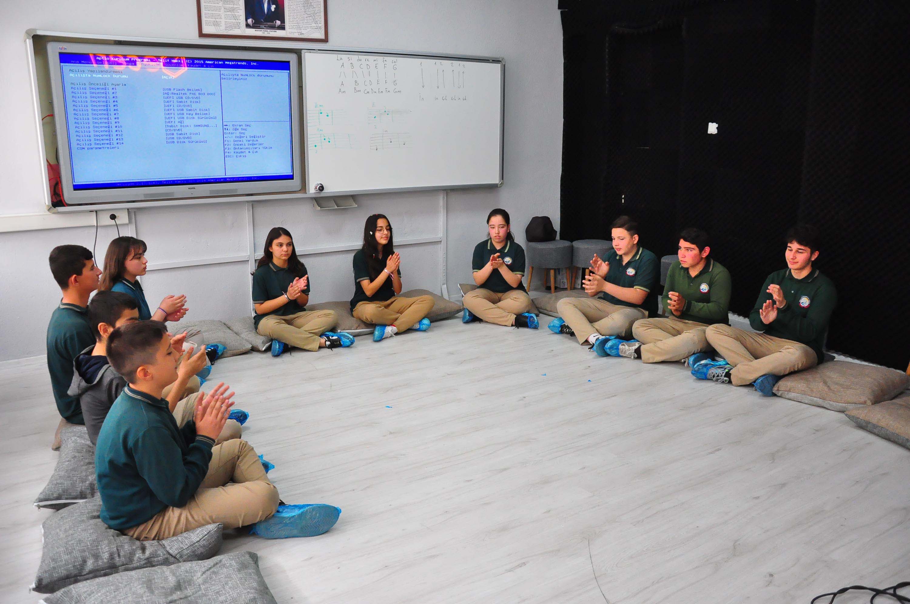 Köy okulunda geri dönüşümle sanat ve müzik eğitim / Ek fotoğraflar