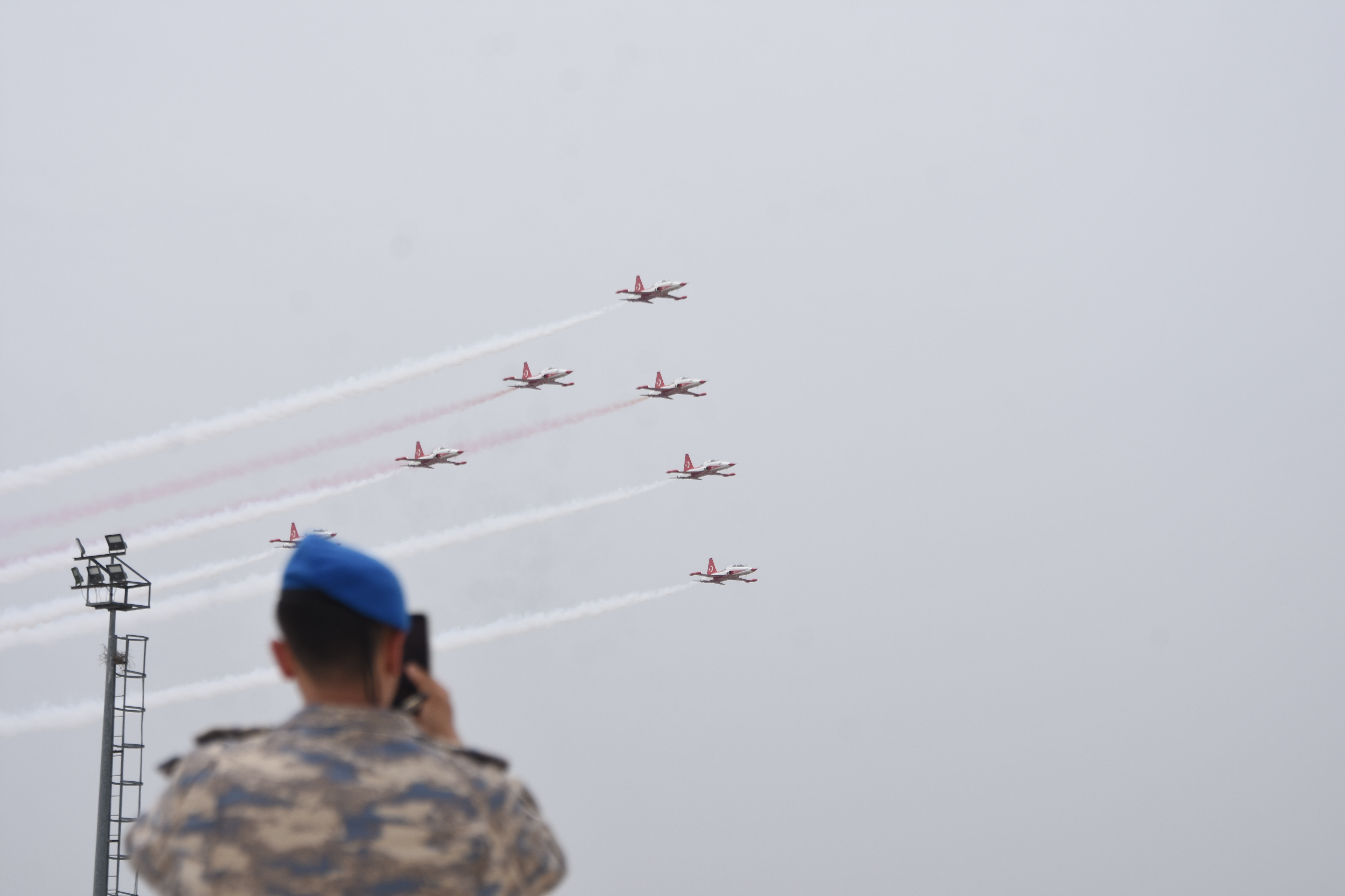 Türk Yıldızları ve SOLOTÜRK’ten öğrenciler için 23 Nisan özel gösterisi 