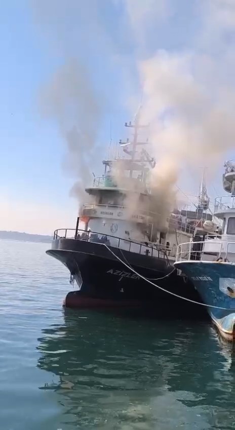 Sarıyer'de teknede yangın -1