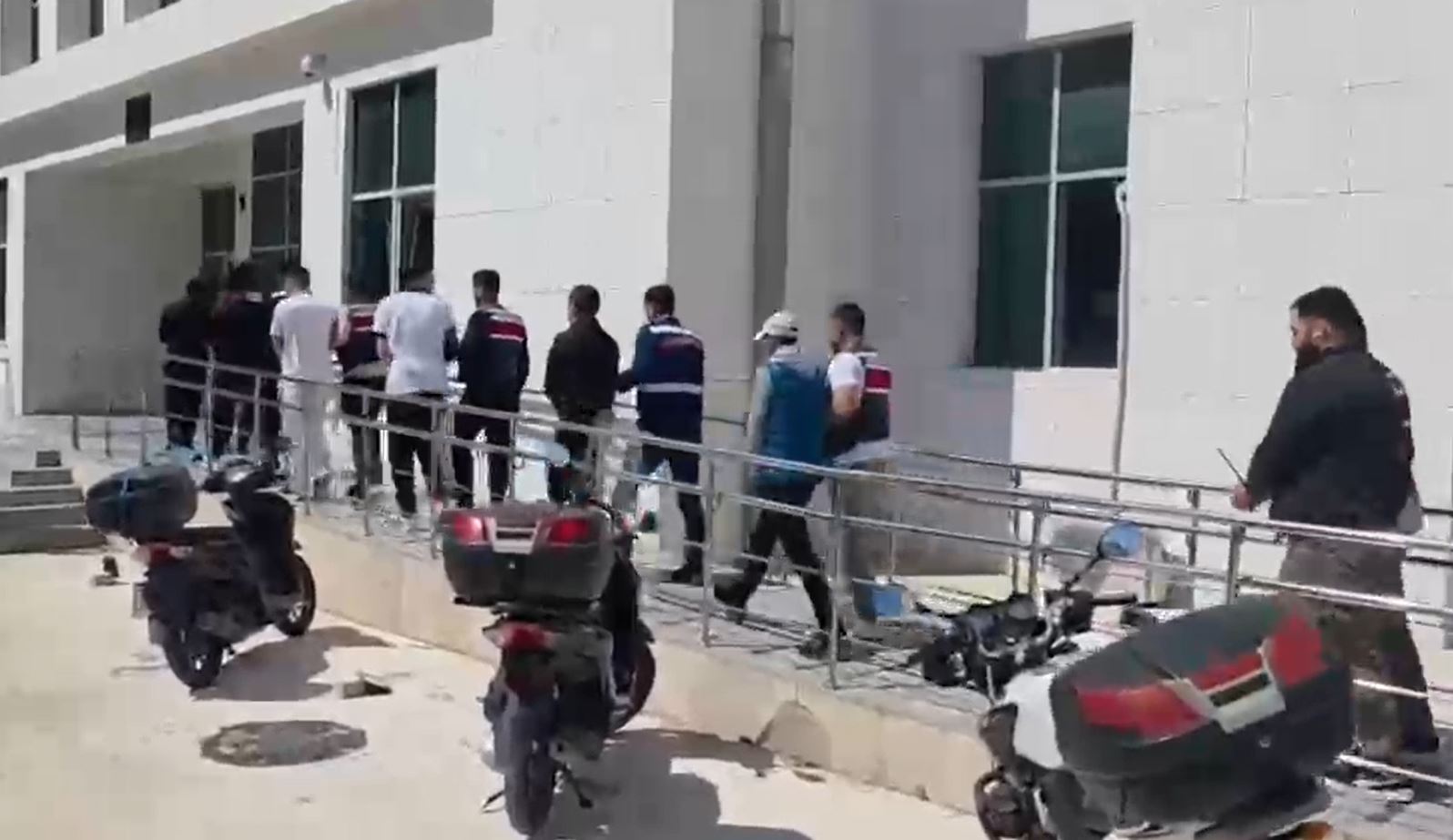 24 ilde 'uyuşturucu kullanımına özendiren' paylaşım yapanlara operasyon; 16 tutuklama