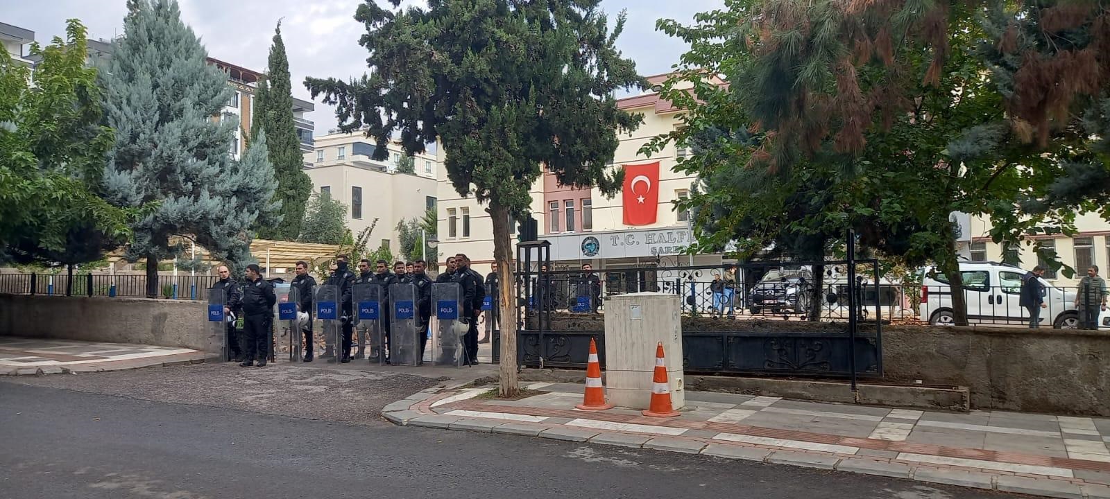 Şanlıurfa'da Halfeti Belediyesi'nde 'yolsuzluk' operasyonu; 49 gözaltı 