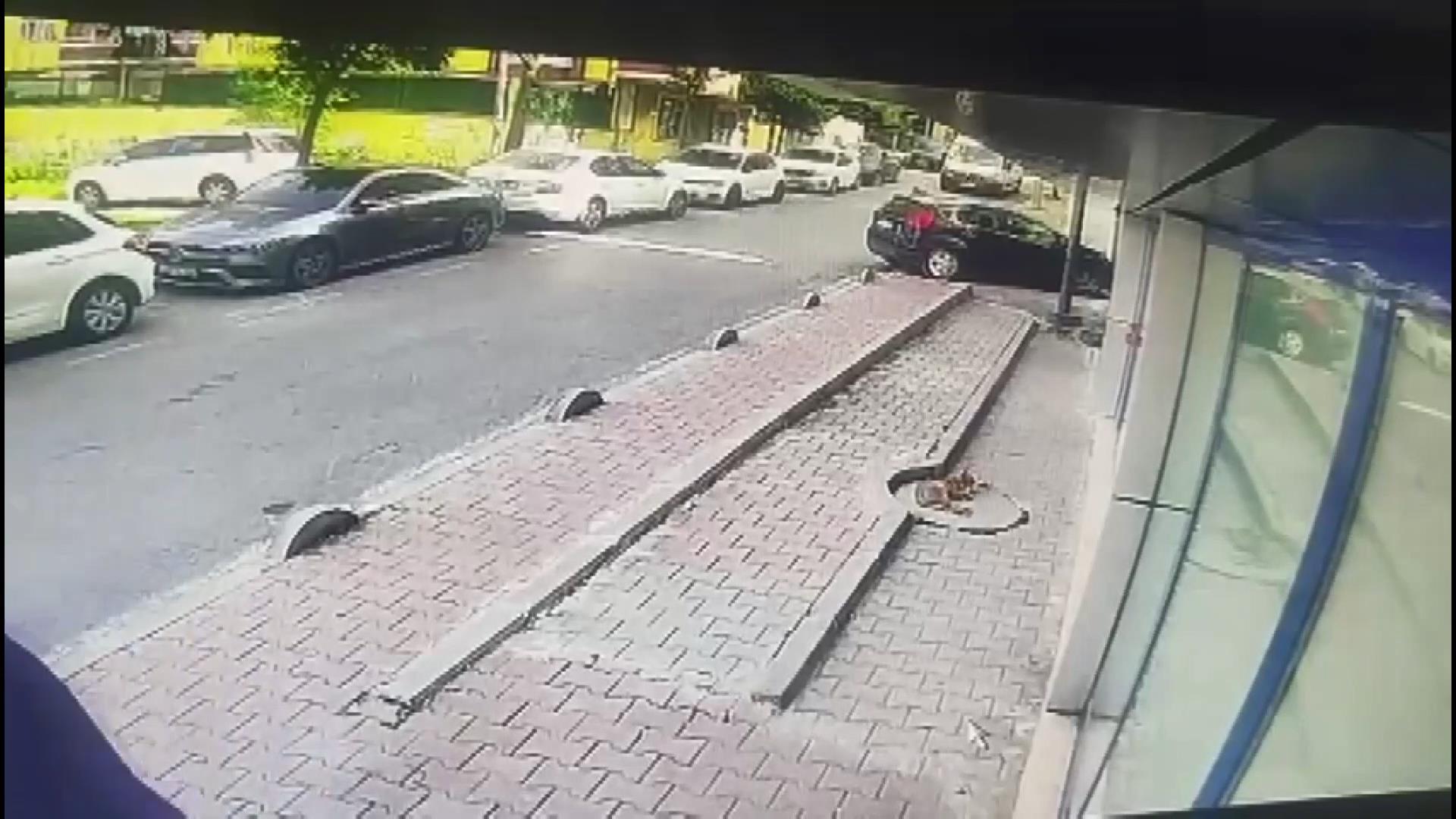 Servis altında kalarak ölen Metehan'ın annesi: Bilirkişi raporunda hostes yok bizi suçluyorlar 