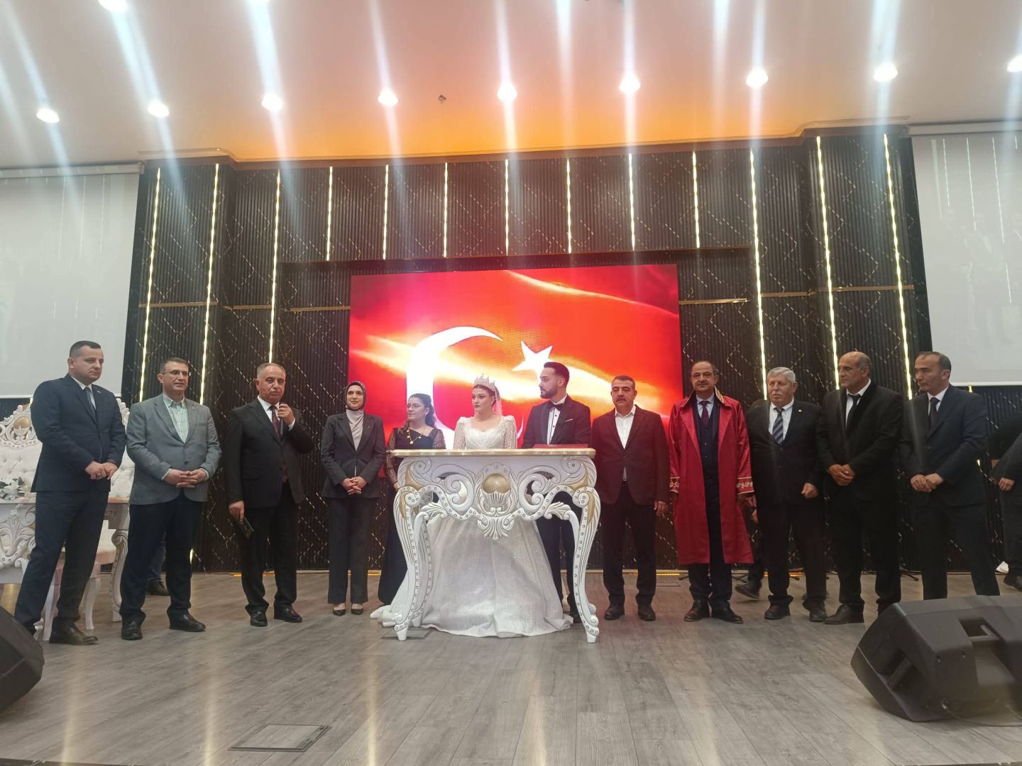 MHP Camiasını Buluşturan Görkemli Düğün: Doğru ve Teber Ailelerinin Mutlu Günü.