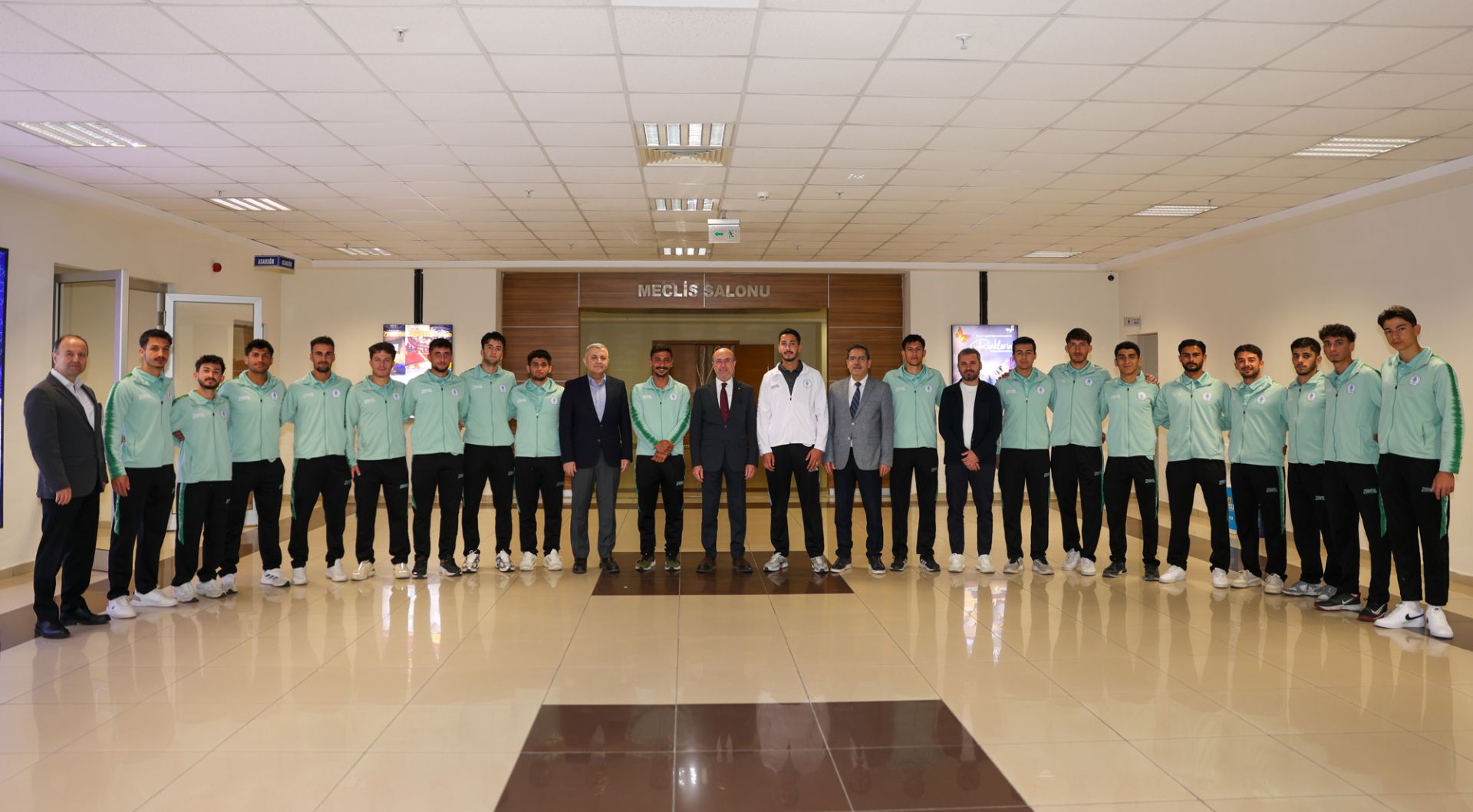 BAŞKAN PEKYATIRMACI AVRUPA ŞAMPİYONASI’NA KATILACAK SELÇUKLU BELEDİYESPOR HOKEY TAKIMINI KABUL ETTİ.