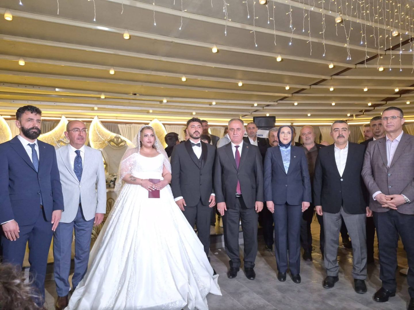 MHP Camiası Bu Düğünde Buluştu: Kayaalp Ailesinin Mutlu Günü.