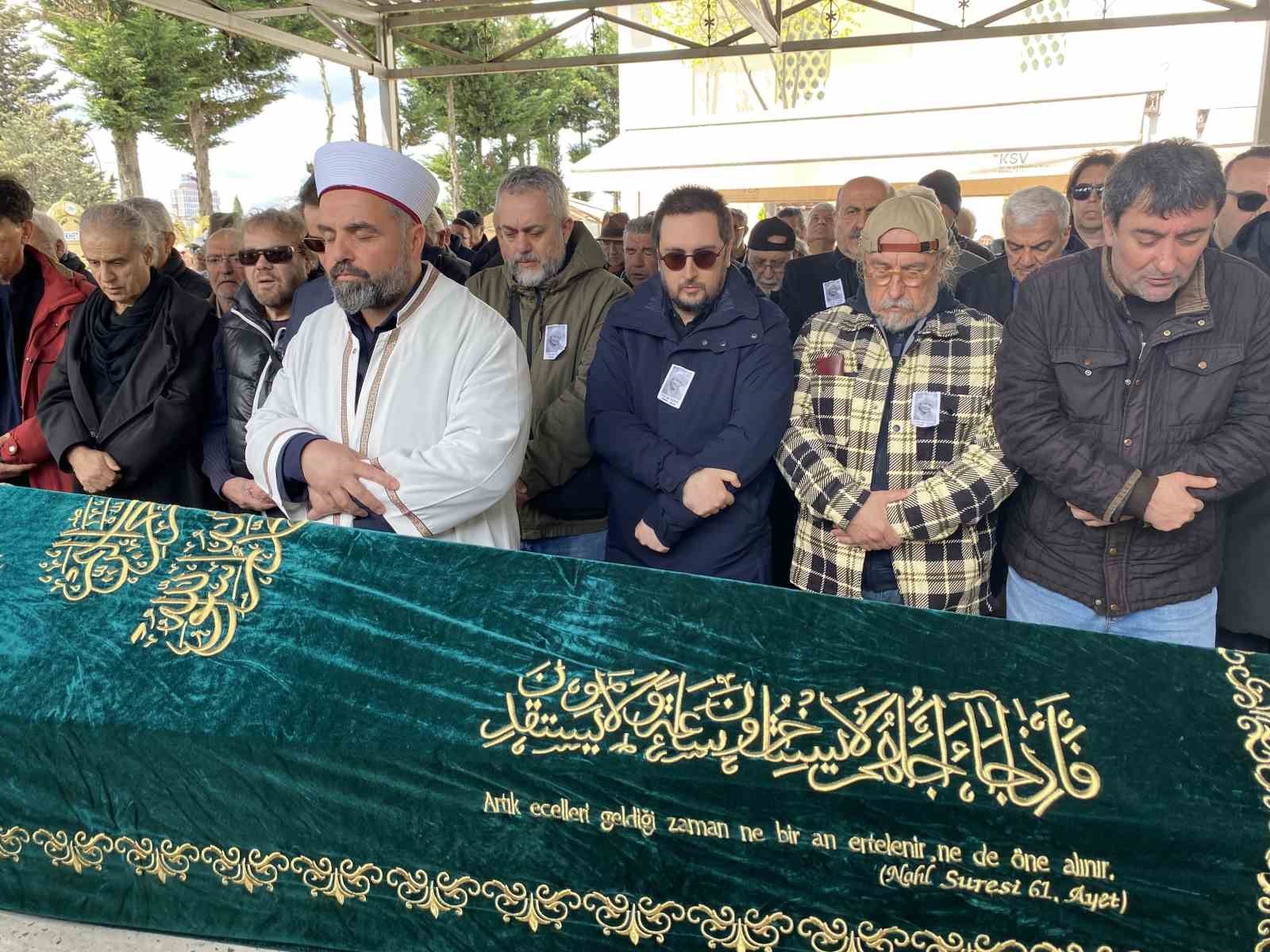 Sanatçı Tülay Özer son yolculuğuna uğurlandı
