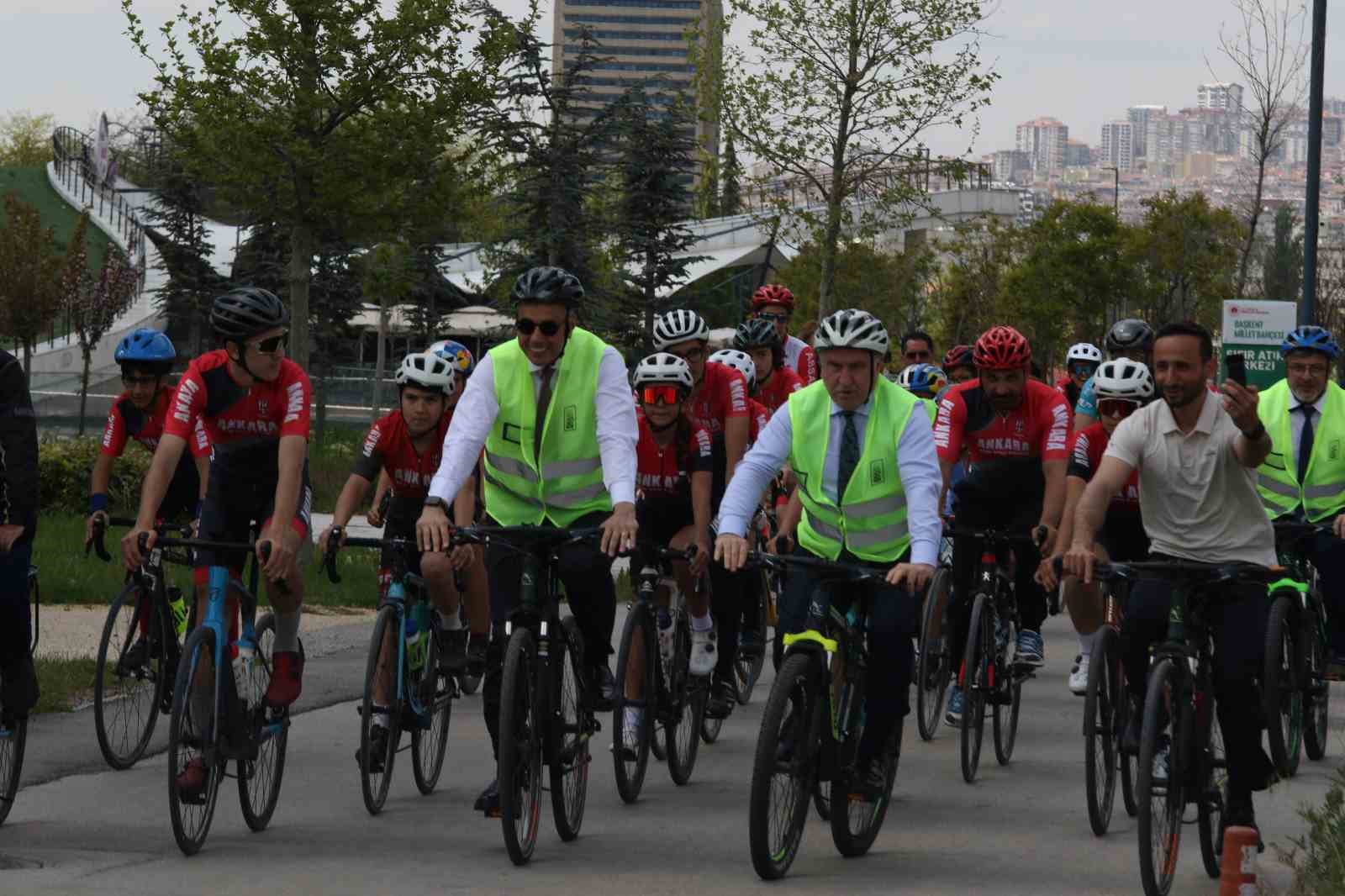 Bakan Bak ve Bakan Memişoğlu Ankara Rize Günleri açılış programında
