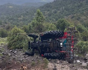 Çorum’da traktör şarampole devrildi: 1 yaralı
