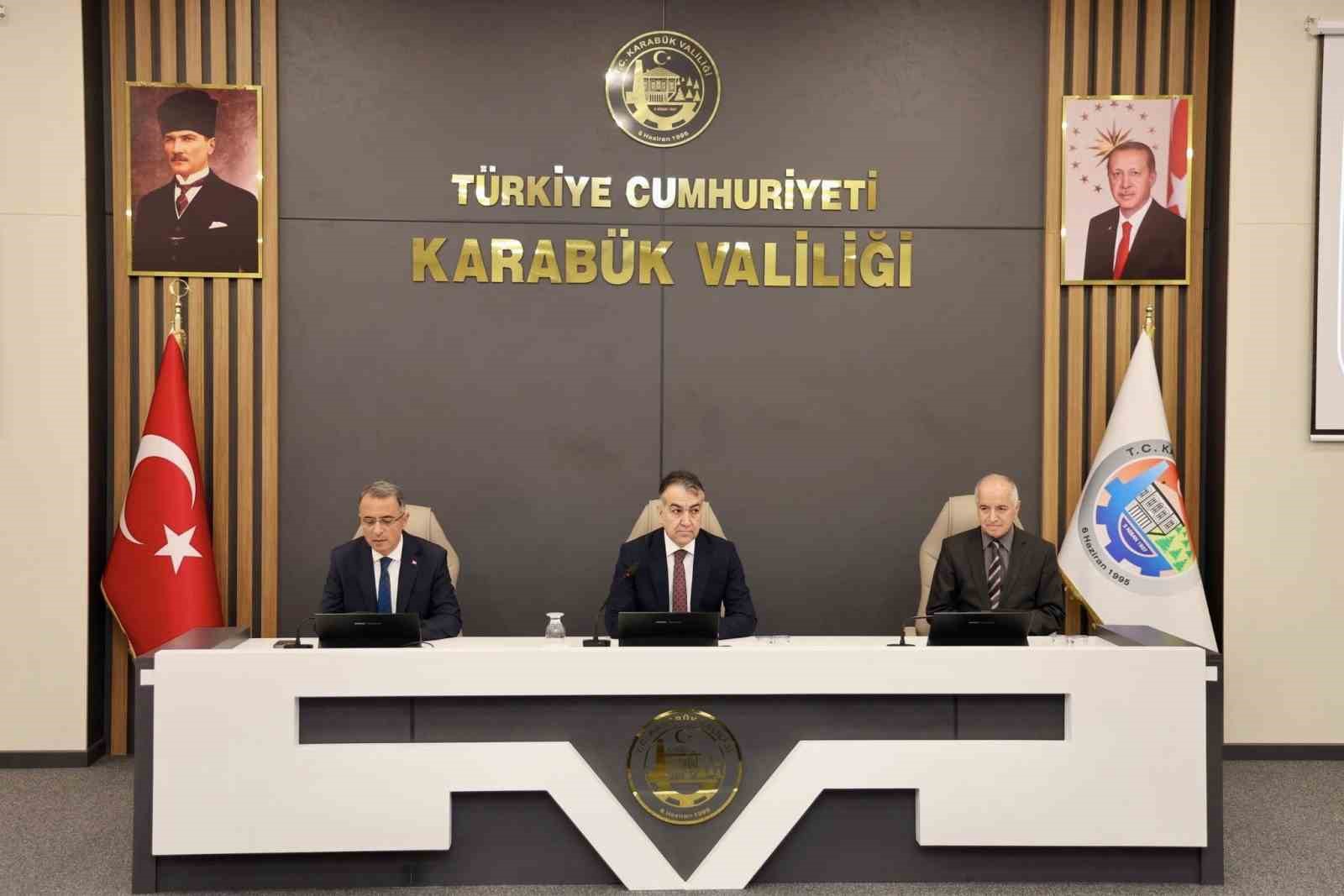 Karabük’te muhtarlara hizmet içi eğitim toplantısı yapıldı
